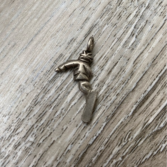 5/$15 Snowboarder Charm for necklace or bracelet Silver tone - Picture 2 of 3